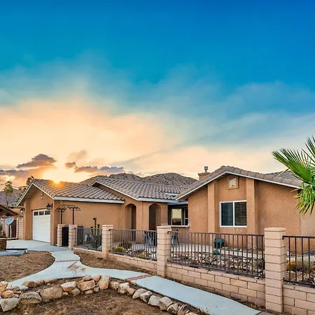 The Pioneer In Pioneertown: Hot Tub, Epic Views Villa